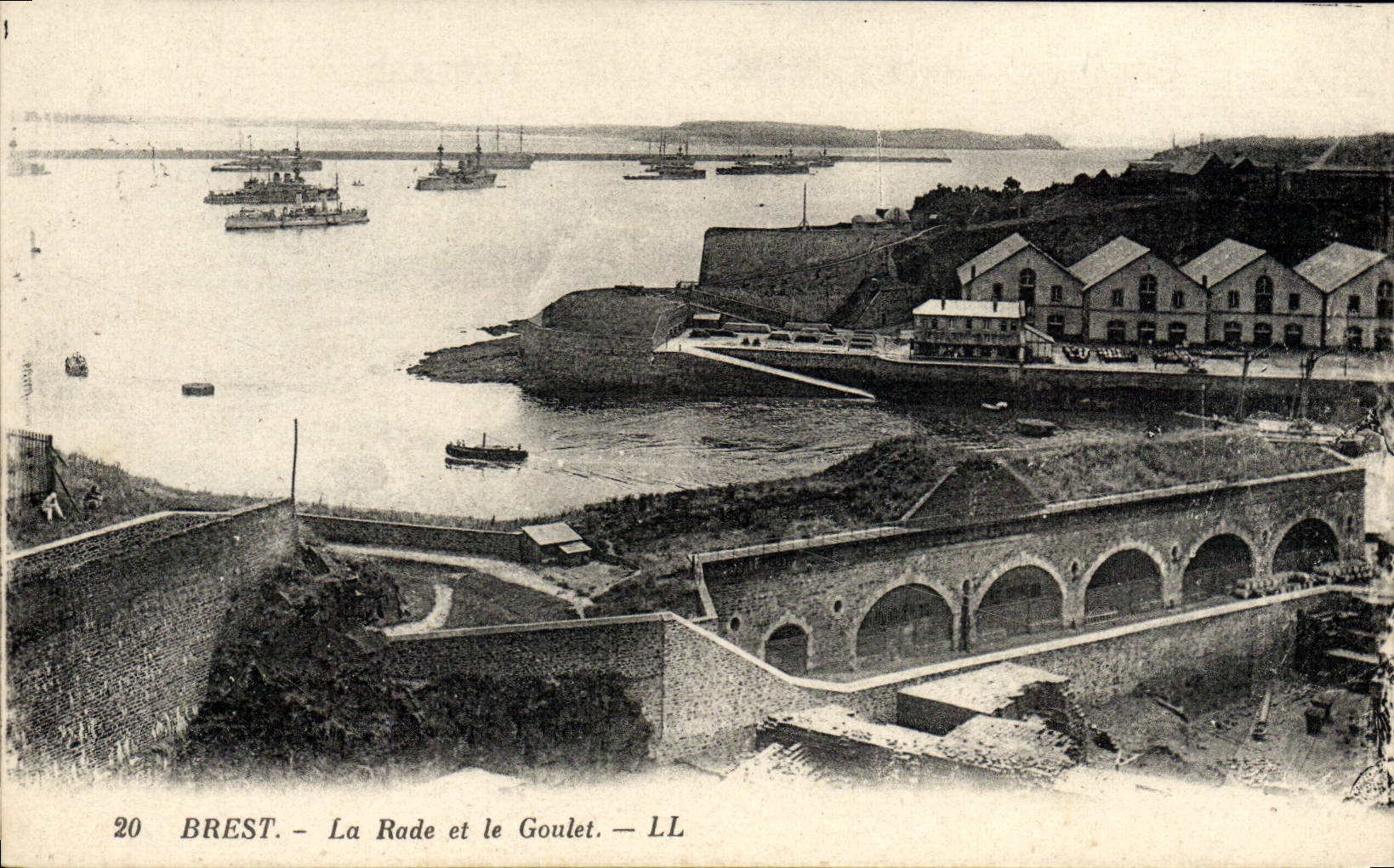 CPA Brest Le Rade et le Goulet Bateaux