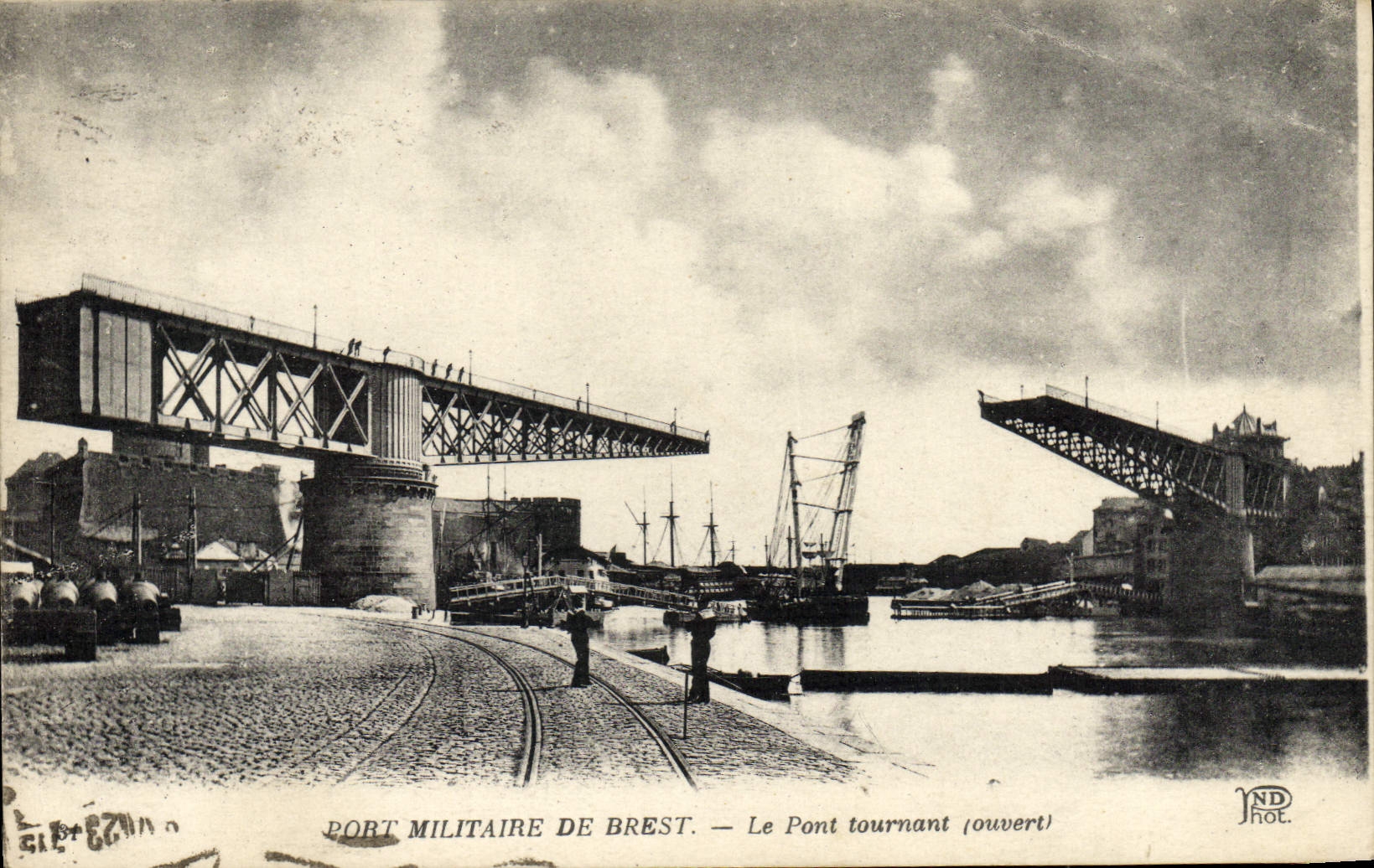 CPA Port Militaire De Brest Le Pont tournant