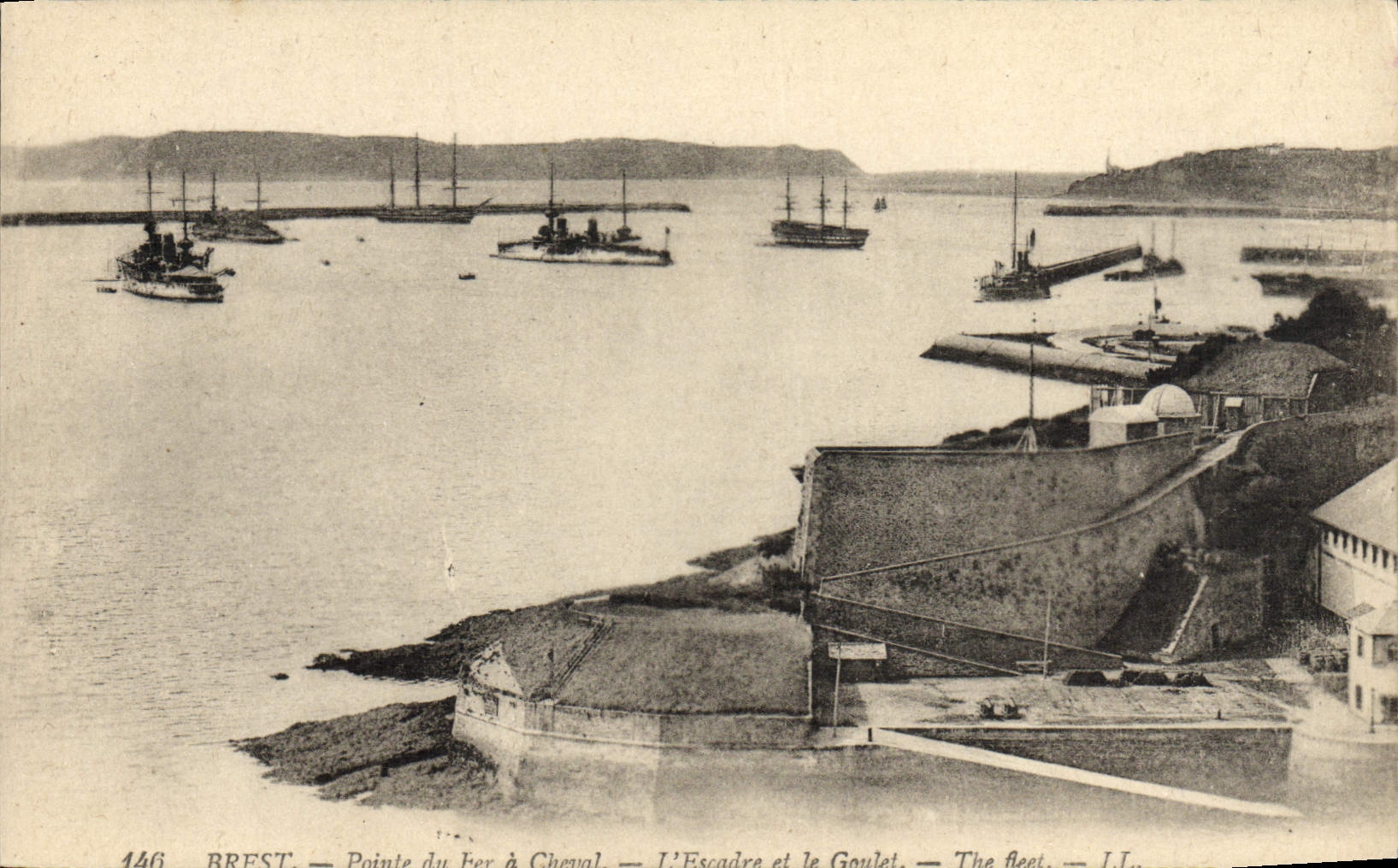 VINTAGE POSTCARD Brest Pointe horseshoe the squadron and the Bateaux narrow part