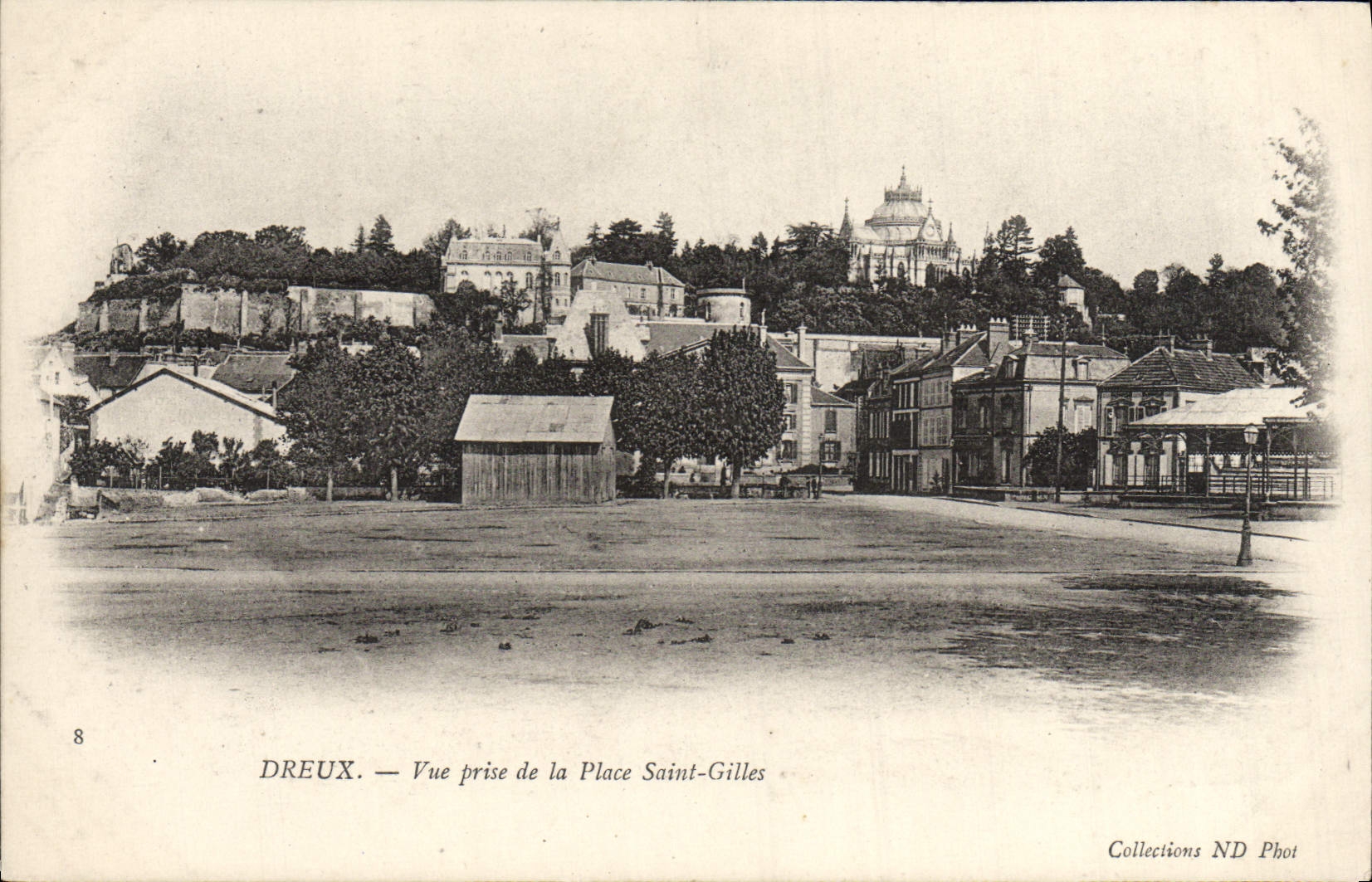 CPA Dreux Vue Prise De La Place Saint Gilles