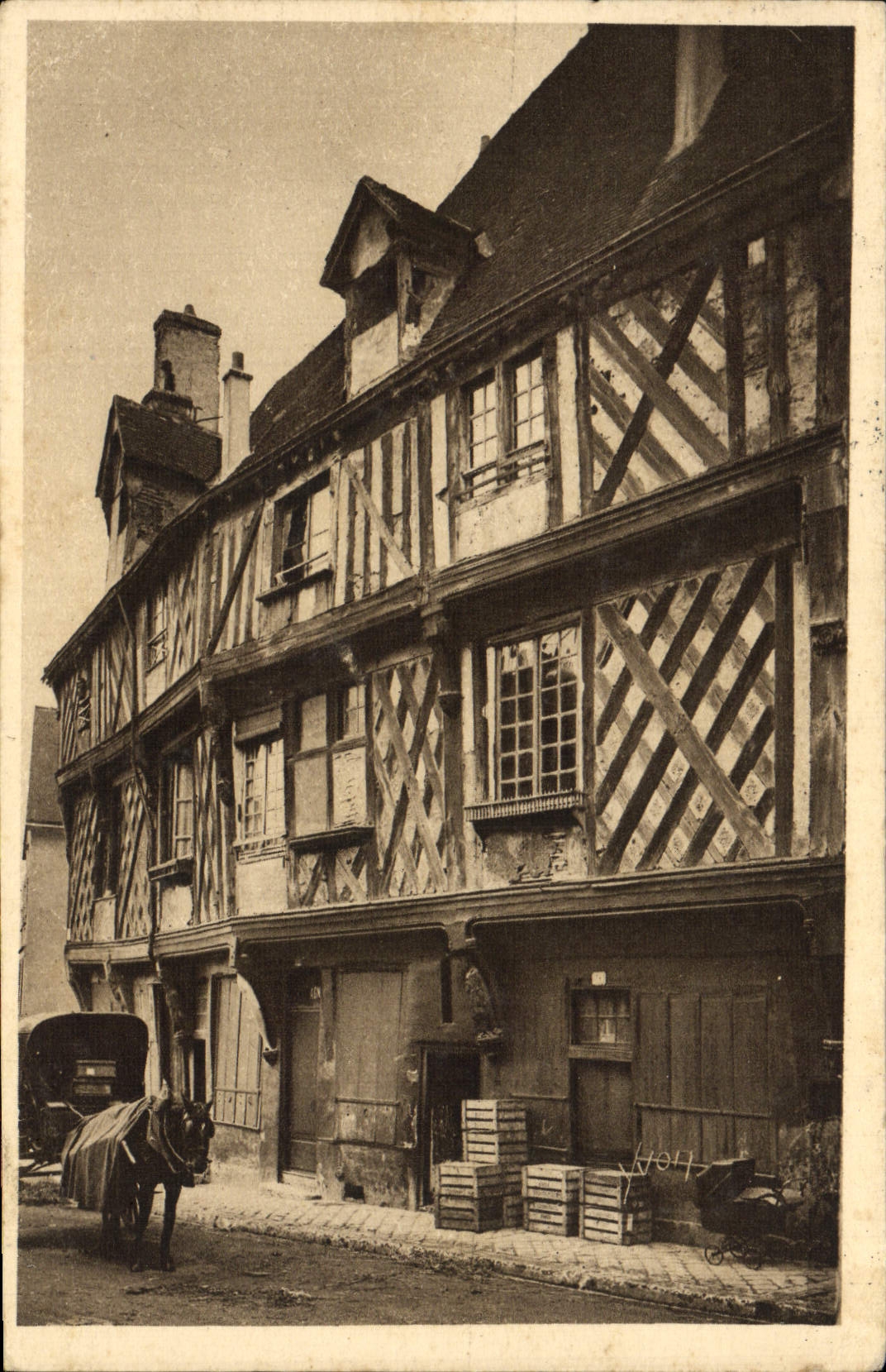 POSTAL Chartres suave Francia de la VENDIMIA la casa del caballo de color salmón