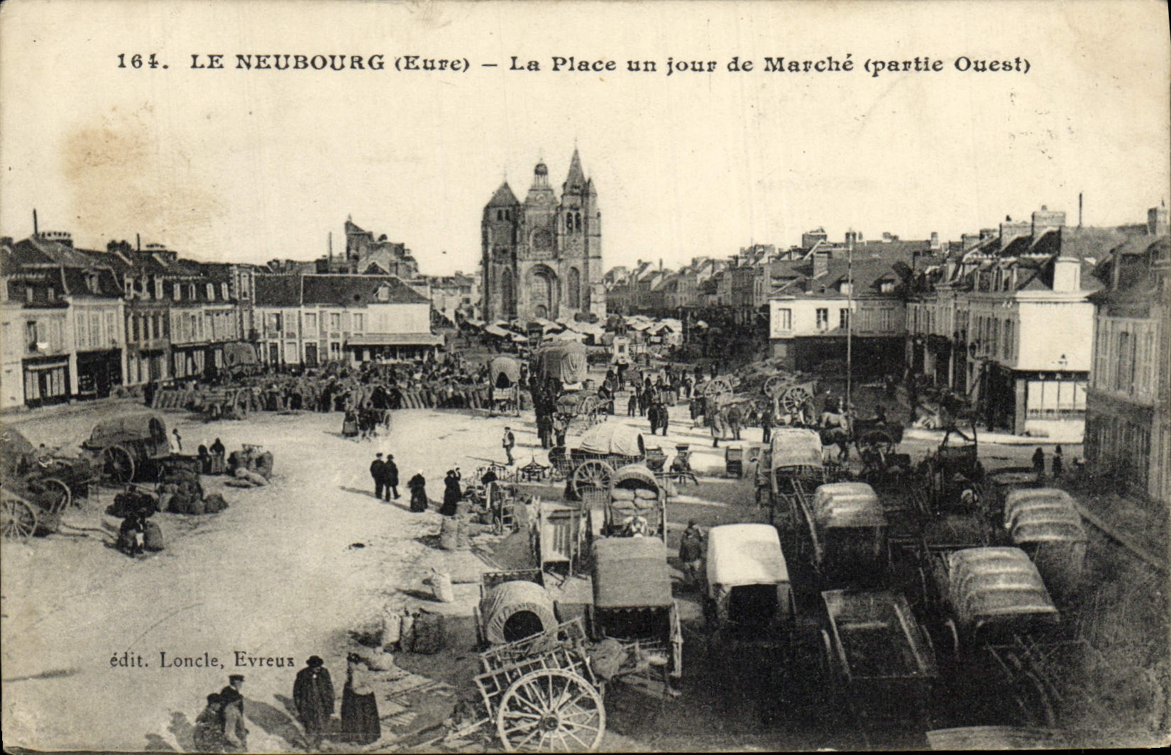CPA Le Neubourg La Place Un Jour De Marche