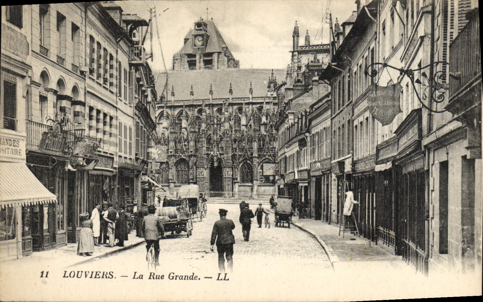 VINTAGE POSTCARD Louviers the Large Street