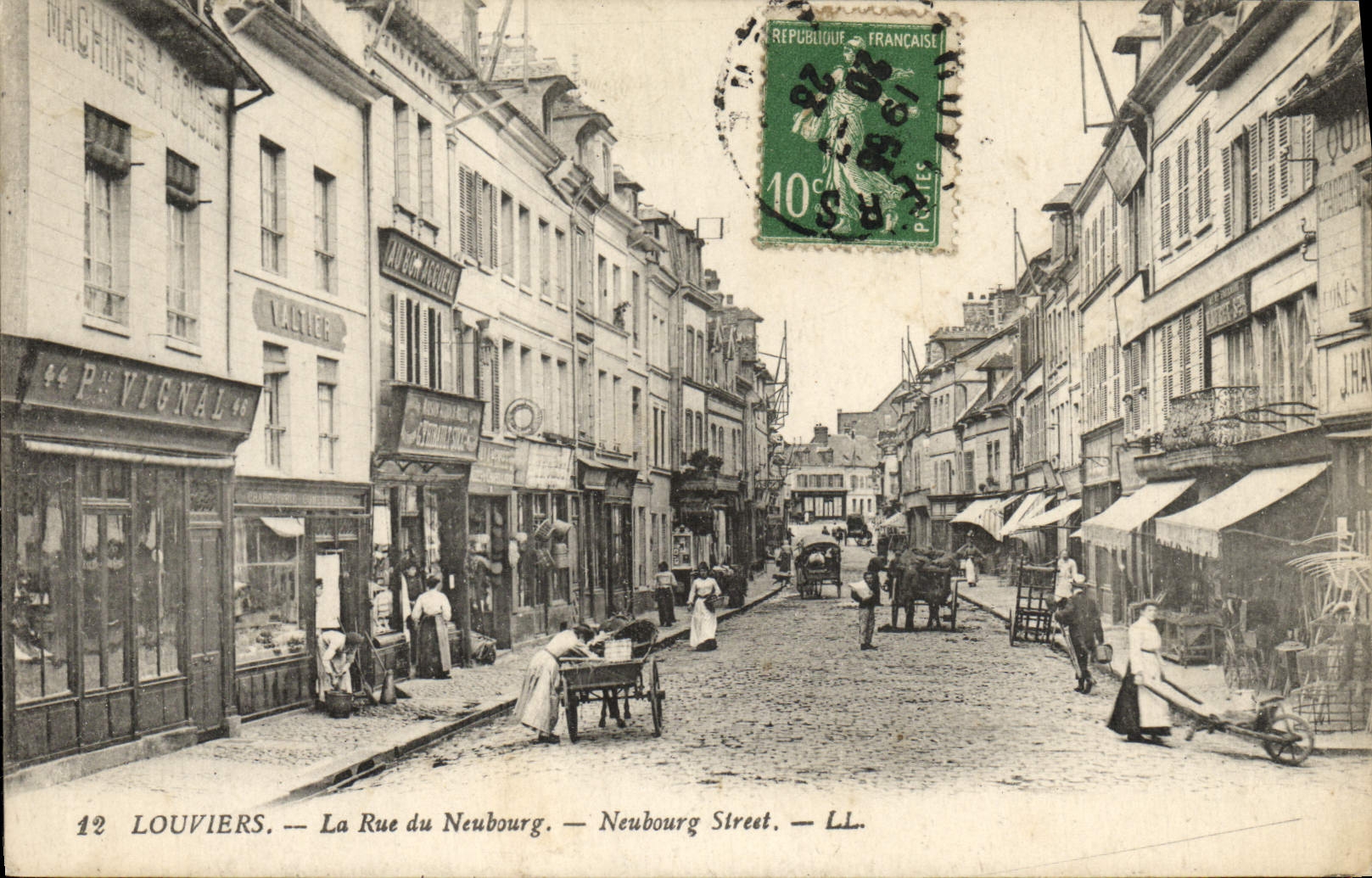 POSTAL Louviers de la VENDIMIA la calle de Neubourg (buena animación)