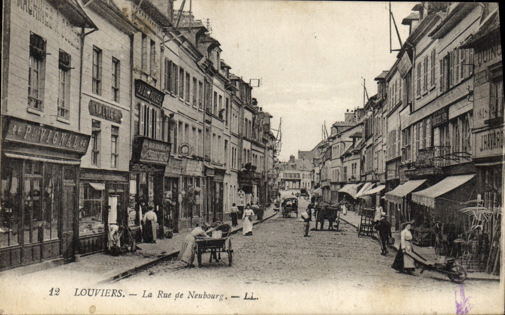 VINTAGE POSTCARD Louviers the Street De Neubourg (good animation)