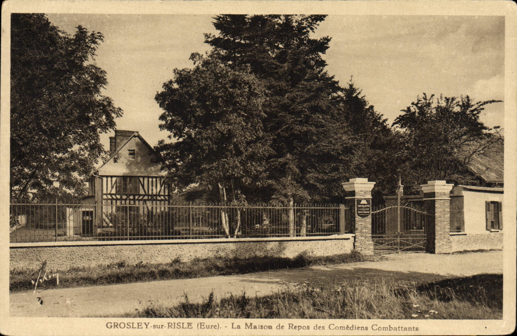 CPA Grosley Sur Risle La Maison De Repos Des comediens Combattants Militaria