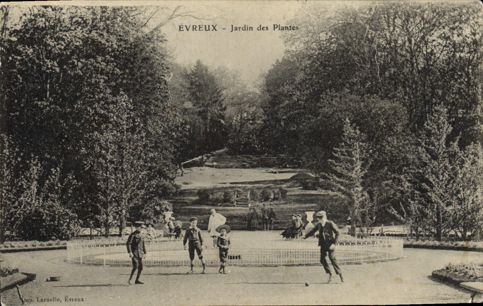 VINTAGE POSTCARD Evreux Botanical garden Children