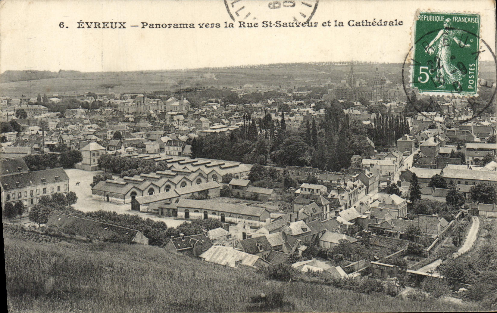 Panorama de Evreux de la POSTAL de la VENDIMIA hacia el ahorrador del St de la calle y la catedral