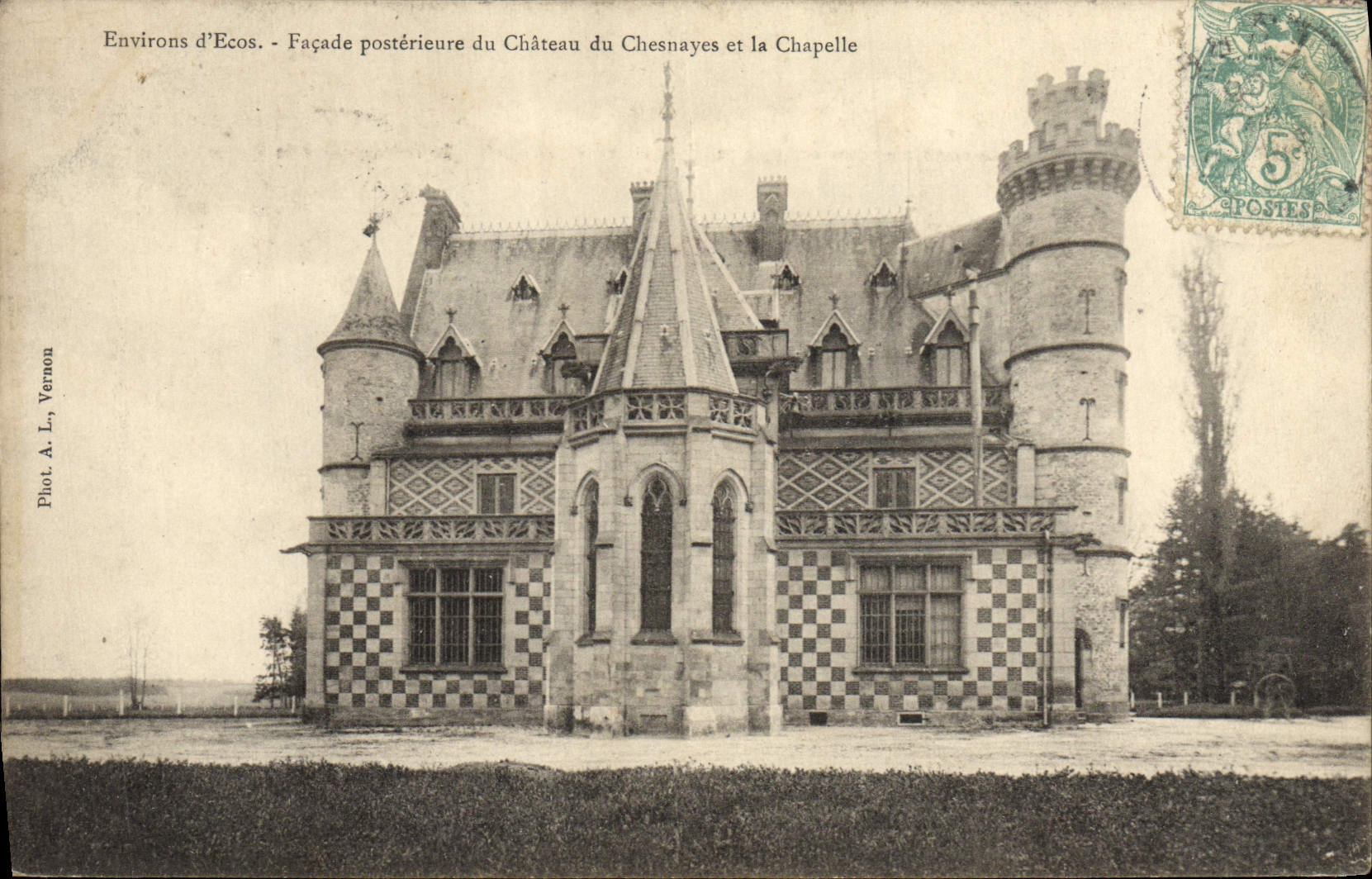 CPA Environs d'Ecos Facade Posterieure Du Chateau Du Chesnayes Et La Chapelle