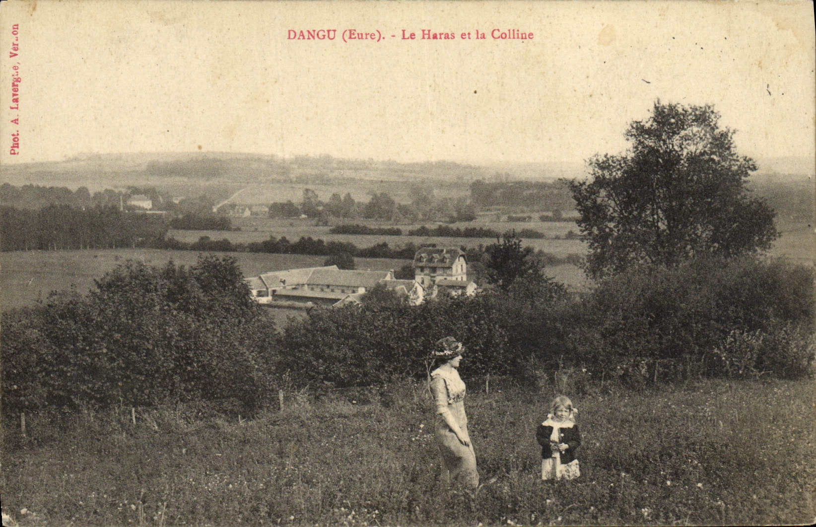 CPA Dangu Le Haras Et La Colline Femme Enfant Chevaux 
