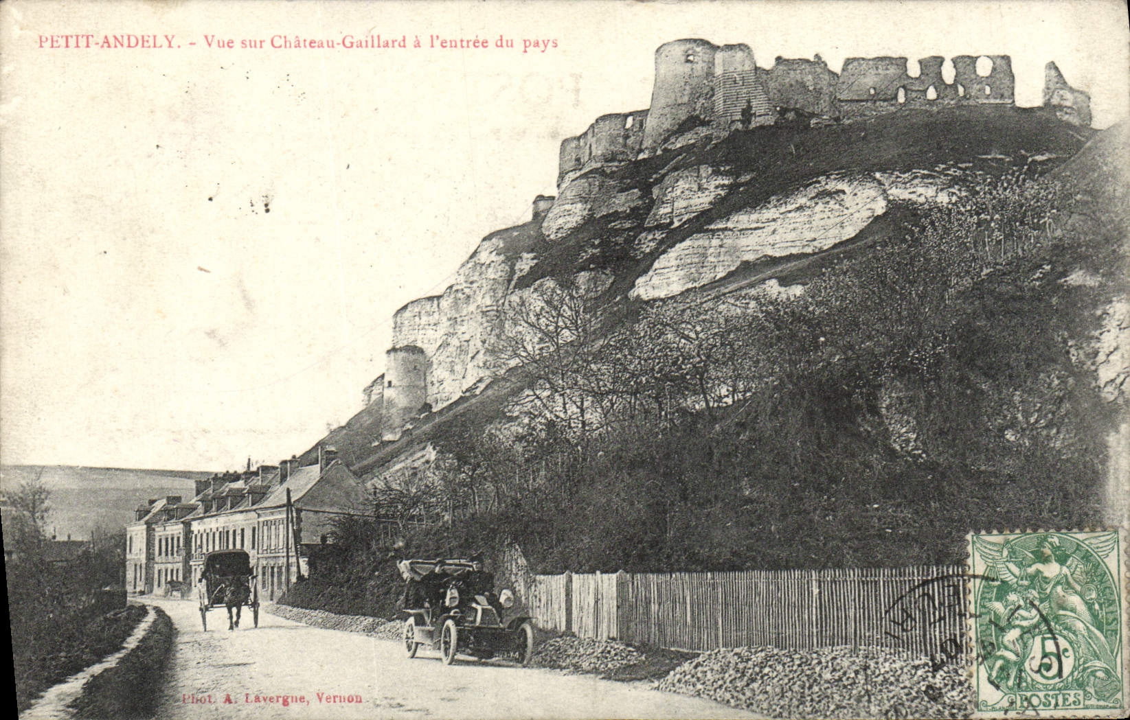 CPA Petit Andely Vue sur Chateau Gaillard a l'entree du pays Automobile