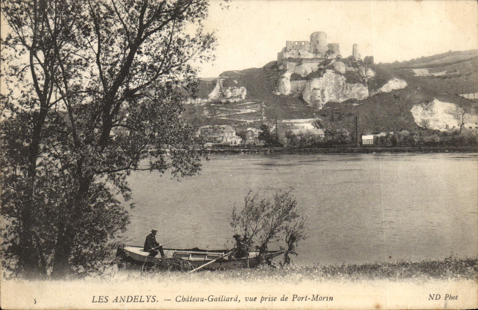 CPA Le Andelys Chiteau Generale Vue prise de Port Morin Peche Pecheur