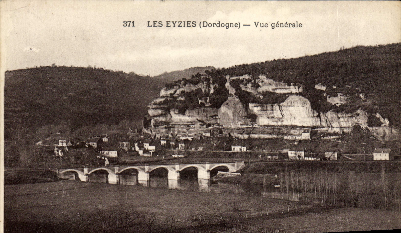 CPA Les Eyzies Vue generale