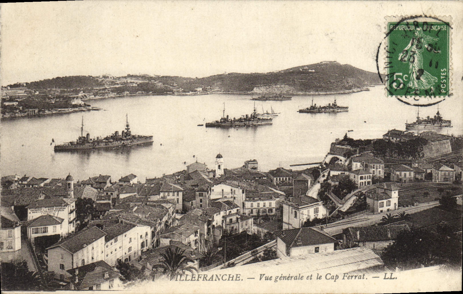 CPA Villefranche Vue Generale et le Cap Ferrat Bateaux