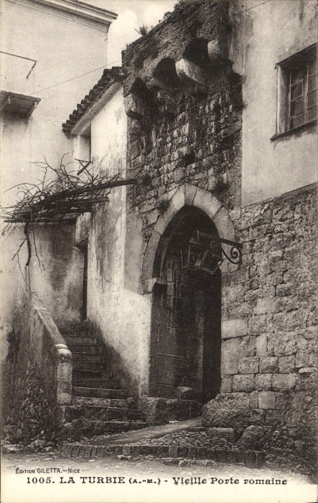 CPA La Turbie Vieille Porte romaine