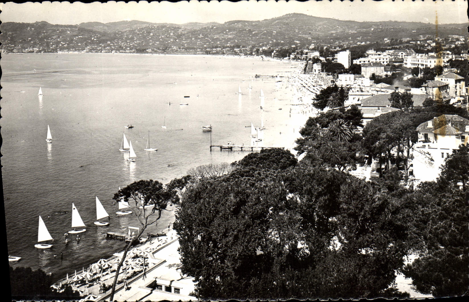 CPM Juan Les Pins Vue generale de lar Baie