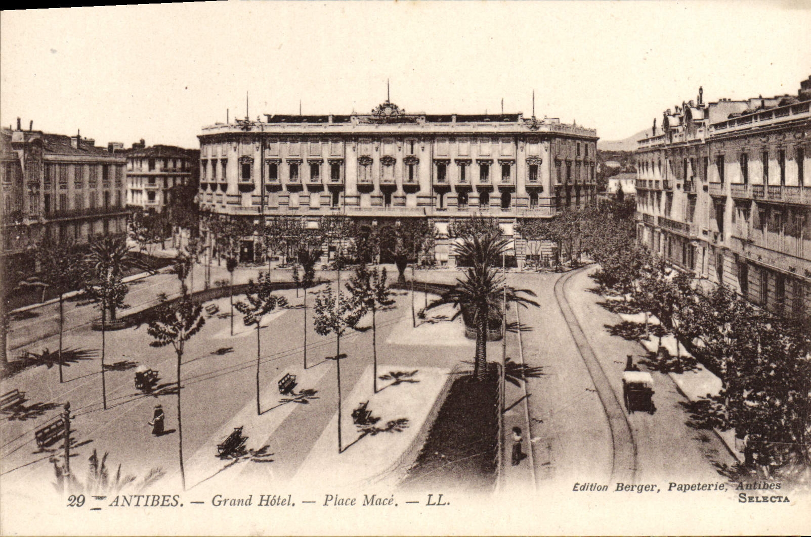 VINTAGE POSTCARD Antibes Grand Places Mace