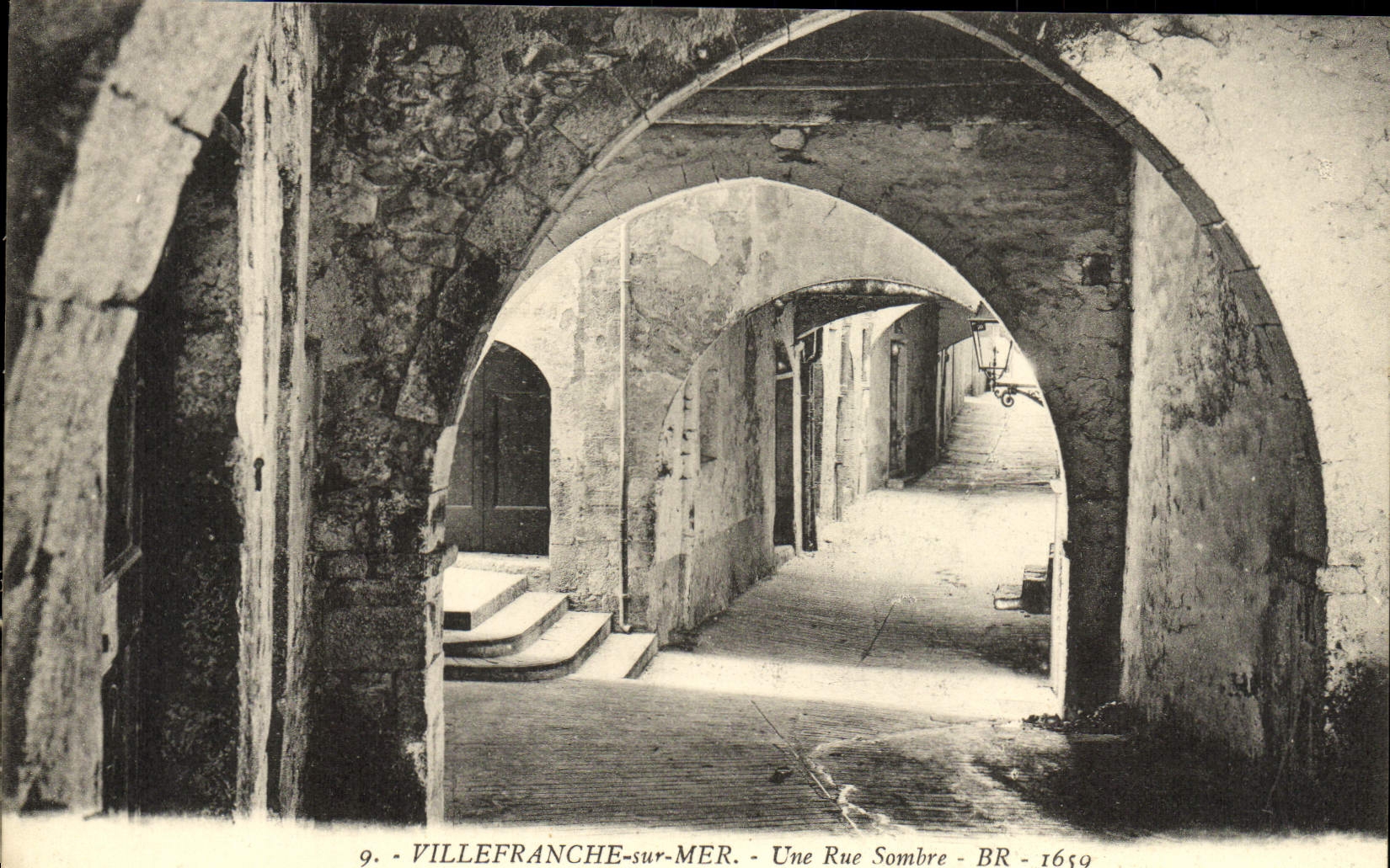 CPA Villefranche sru Mer Une Rue Sombre