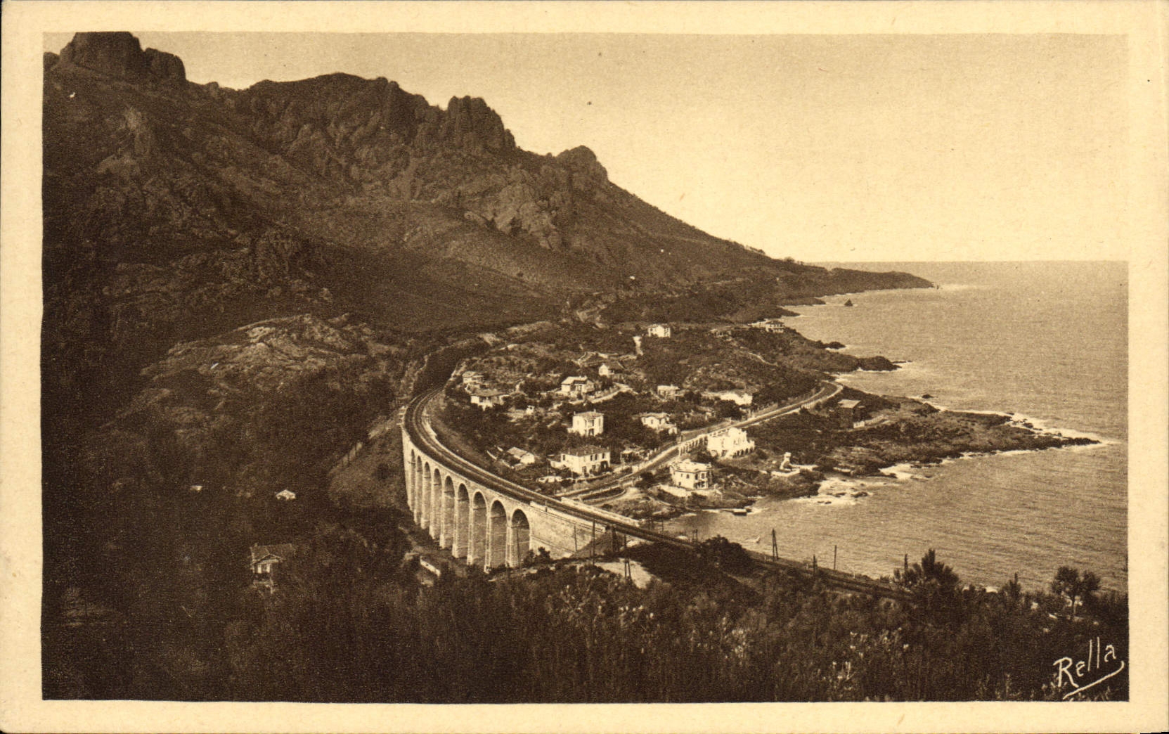 POSTAL de la VENDIMIA la cornisa del oro el viaducto de Antheor y el cabo Russet-red