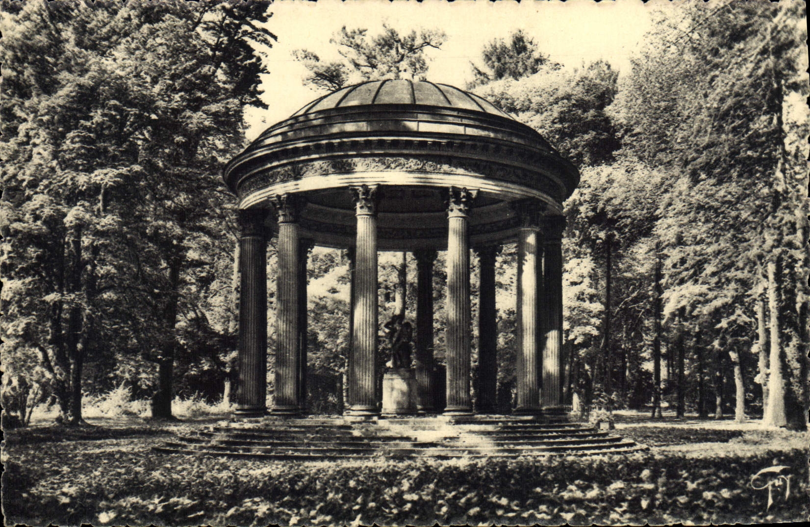 VINTAGE POSTCARD Versailles And Its Wonders Hamlet of Small Triannon the temple of the Love