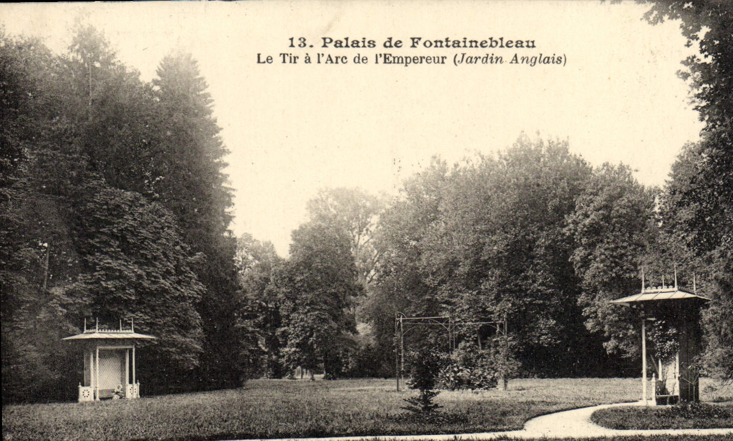 VINTAGE POSTCARD Palate De Fontainebleau the Shooting with the Arc of the Emperor English Garden