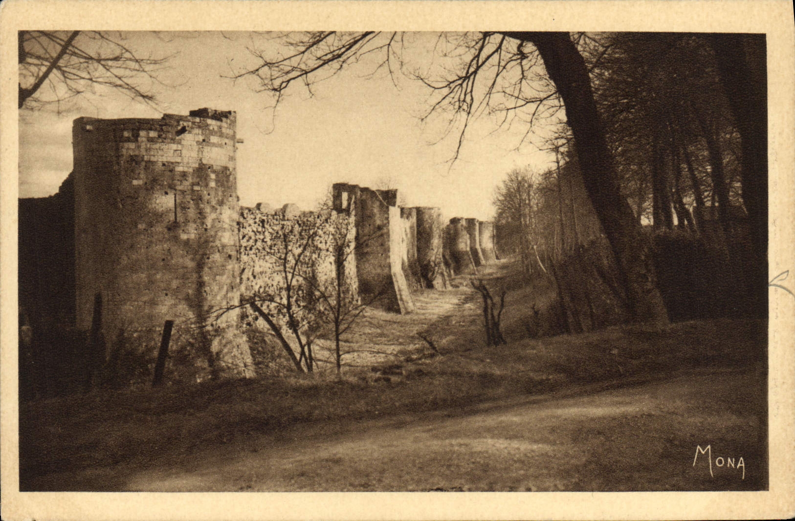 CPA Les Petits Tableaux De Provins Tour aux engins et ligne des remparts