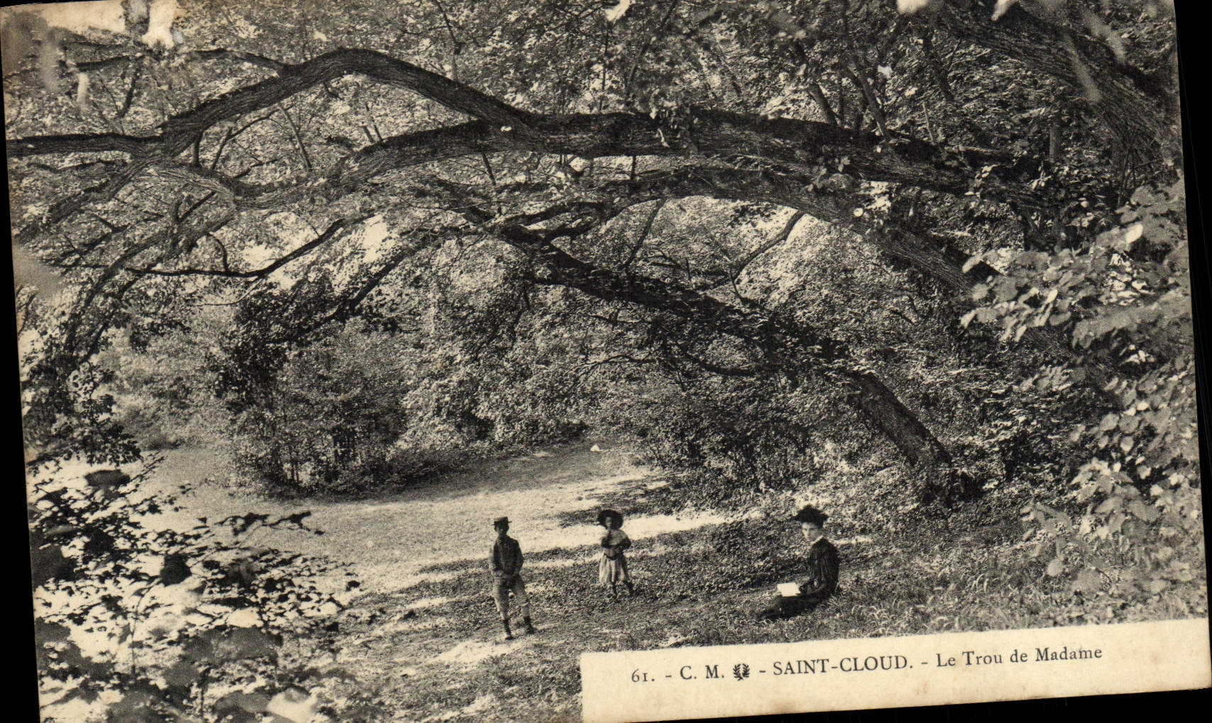 CPA Saint Cloud Le Trou de Madame