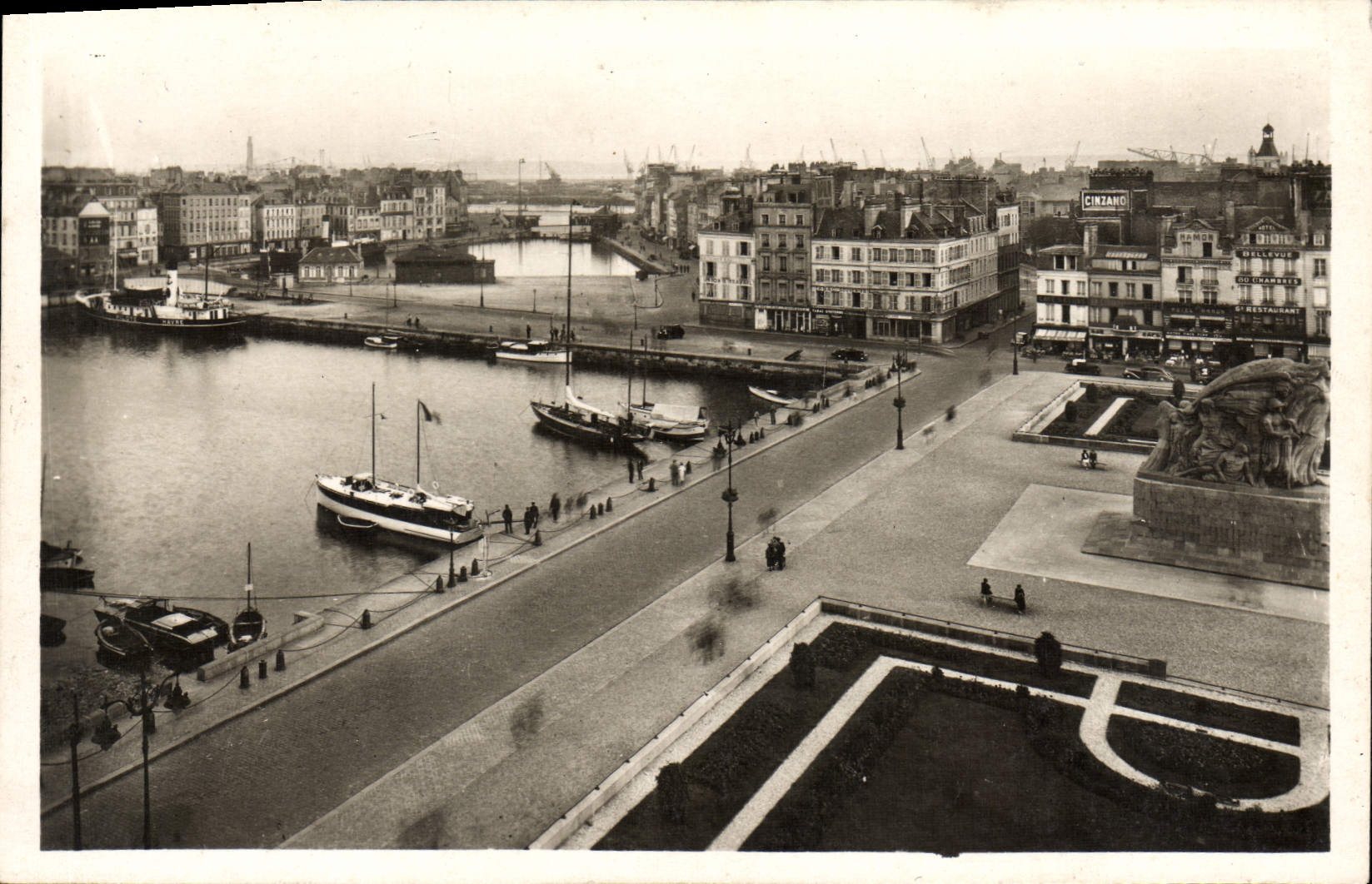 MODERN CARD Le Havre Places Gambetta and the Basins Boats