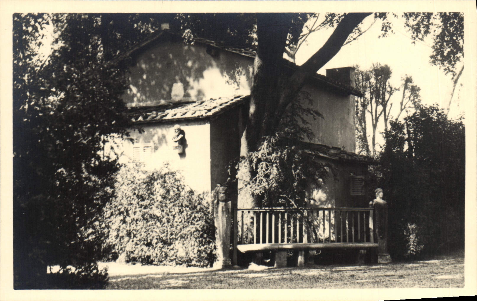 VINTAGE POSTCARD Italian Residence