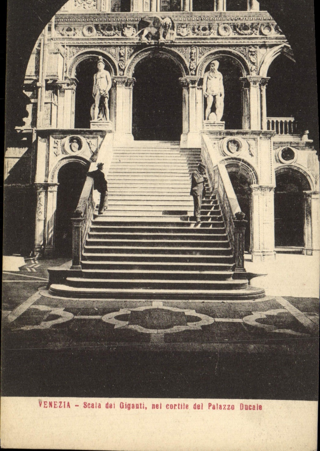 POSTAL Venezia Scala Del Giganti NEI Cortite del Palazzo Ducal de la VENDIMIA
