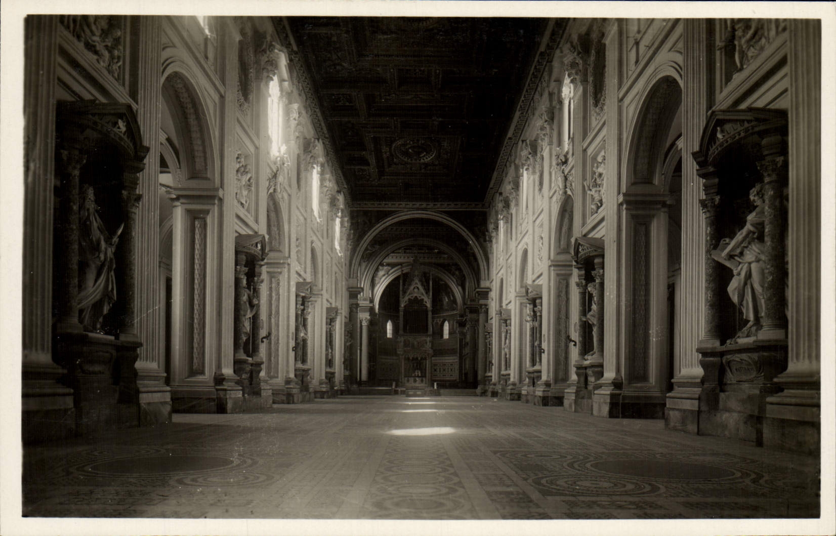 CPA Roma Basilica di S Giovanni in Laterano Navata principale