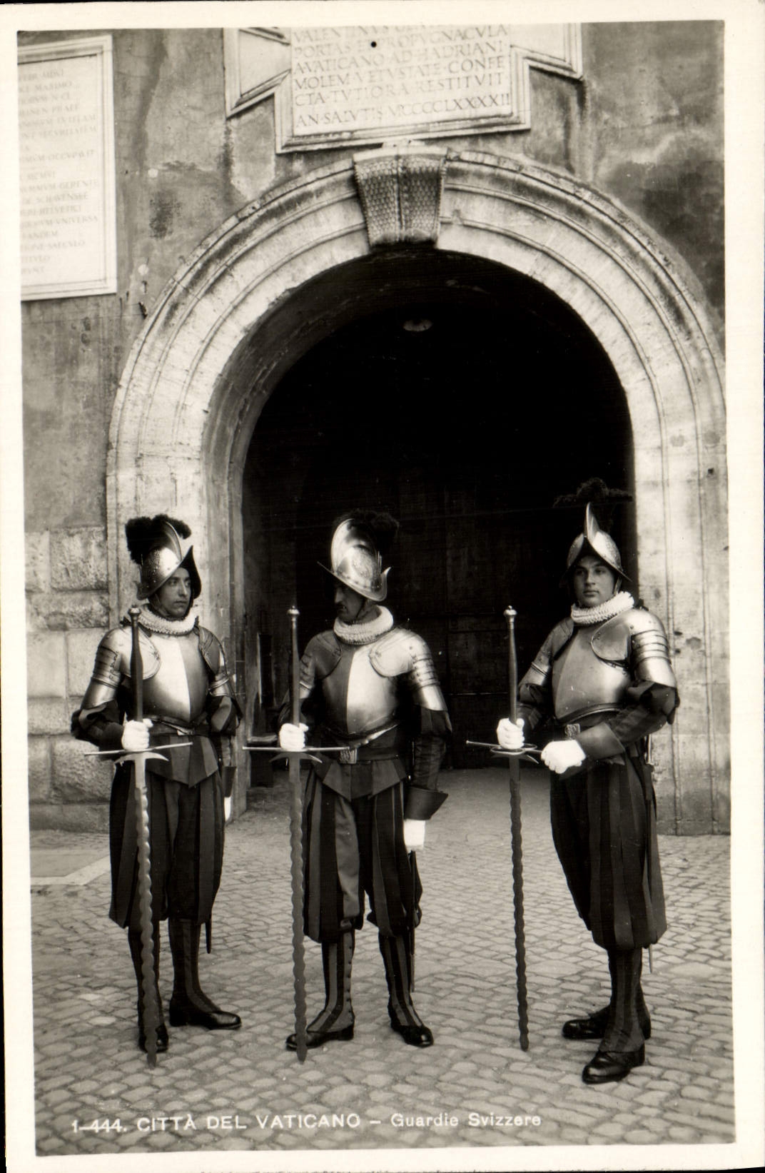 POSTAL Roma Citta Del Vaticano Guardie Swizzere Militaria de la VENDIMIA