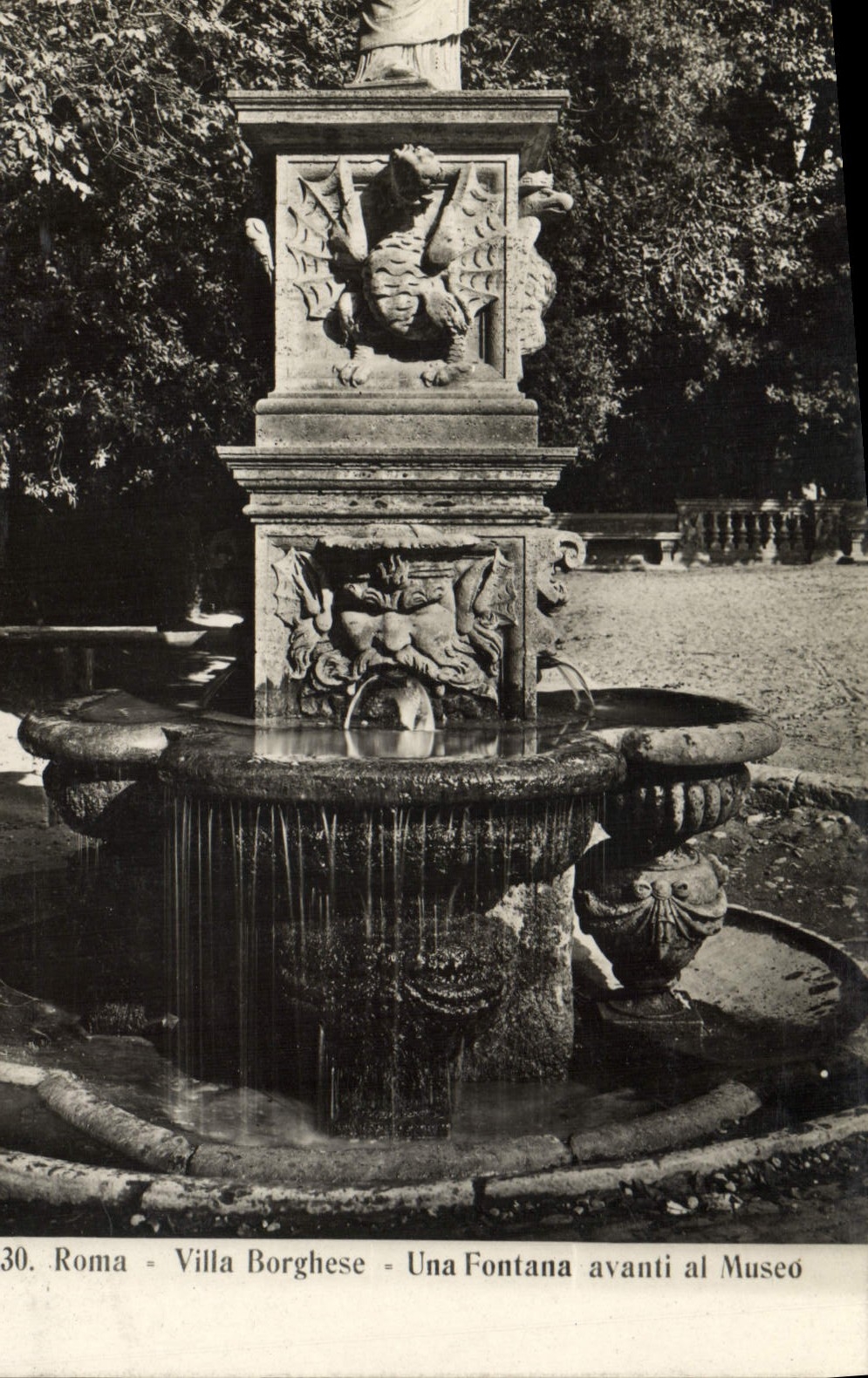 Al Museo de Borghese Una Fontana Avanti del chalet de Roma de la POSTAL de la VENDIMIA