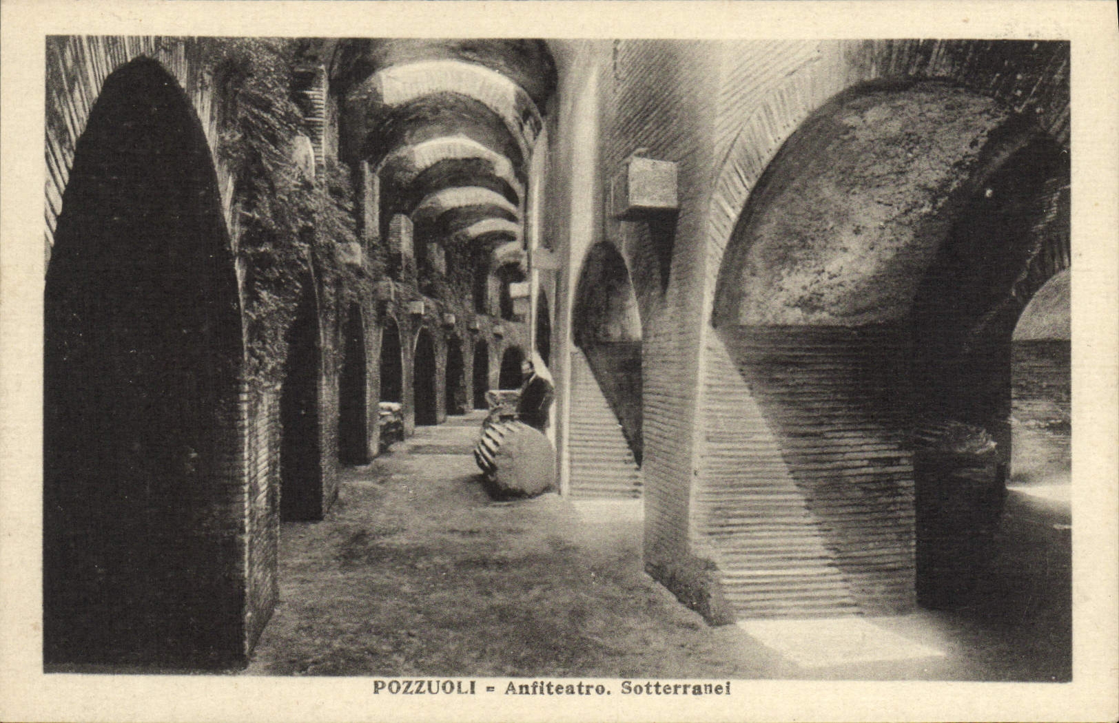 VINTAGE POSTCARD Pozzuoli Anfitearo Sotterranei