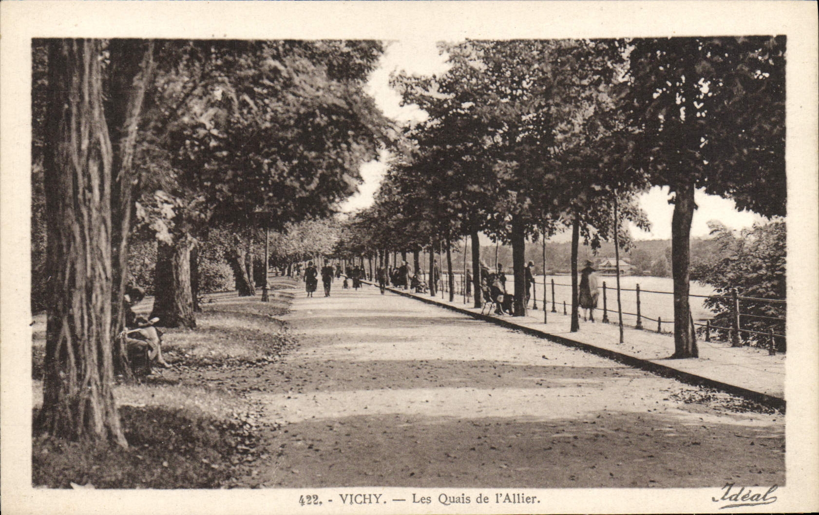 CPA Vichy Les Quais De l'Allier