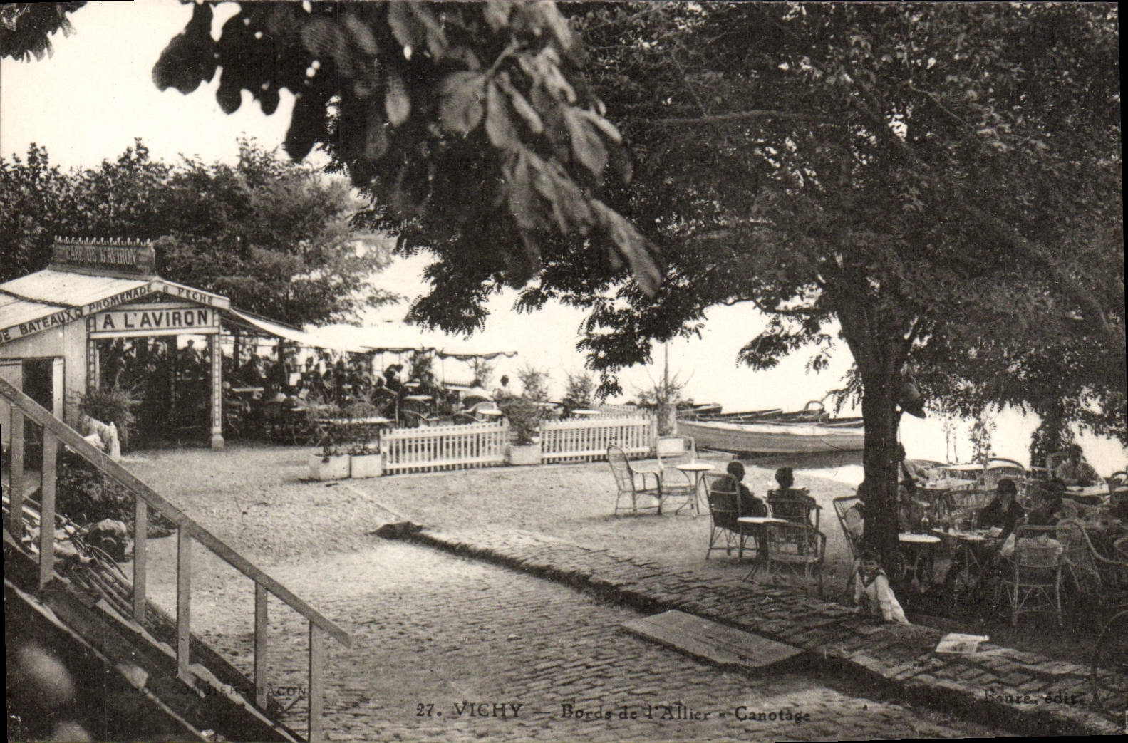 VINTAGE POSTCARD Vichy Edges Of Allier Canoeing To the oar Boats