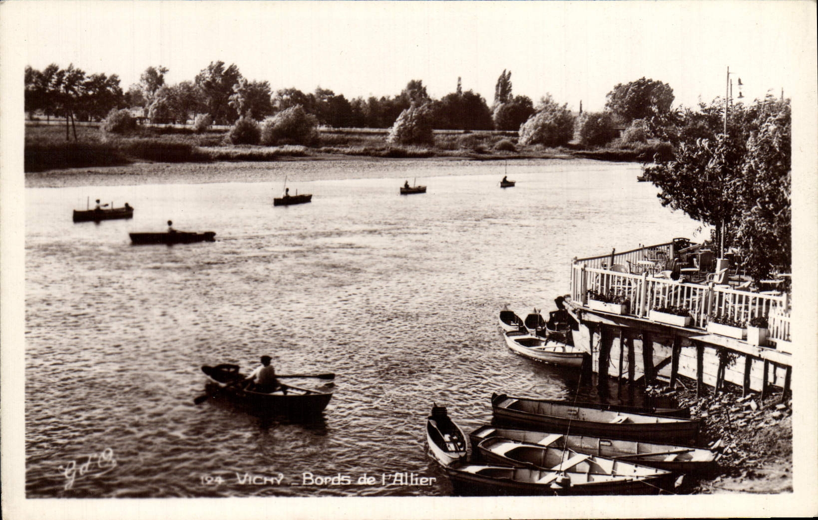 CPA Vichy Bords De l'Allier