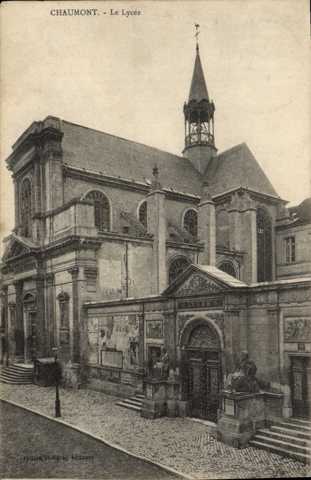 VINTAGE POSTCARD Chaumont the College