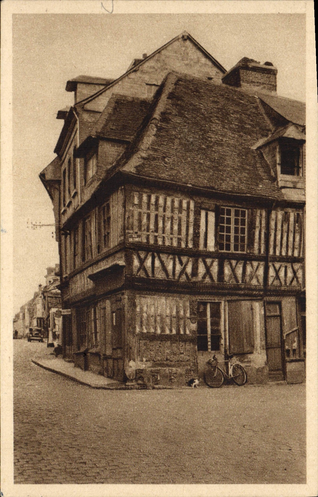 VINTAGE POSTCARD Orbec the Museum