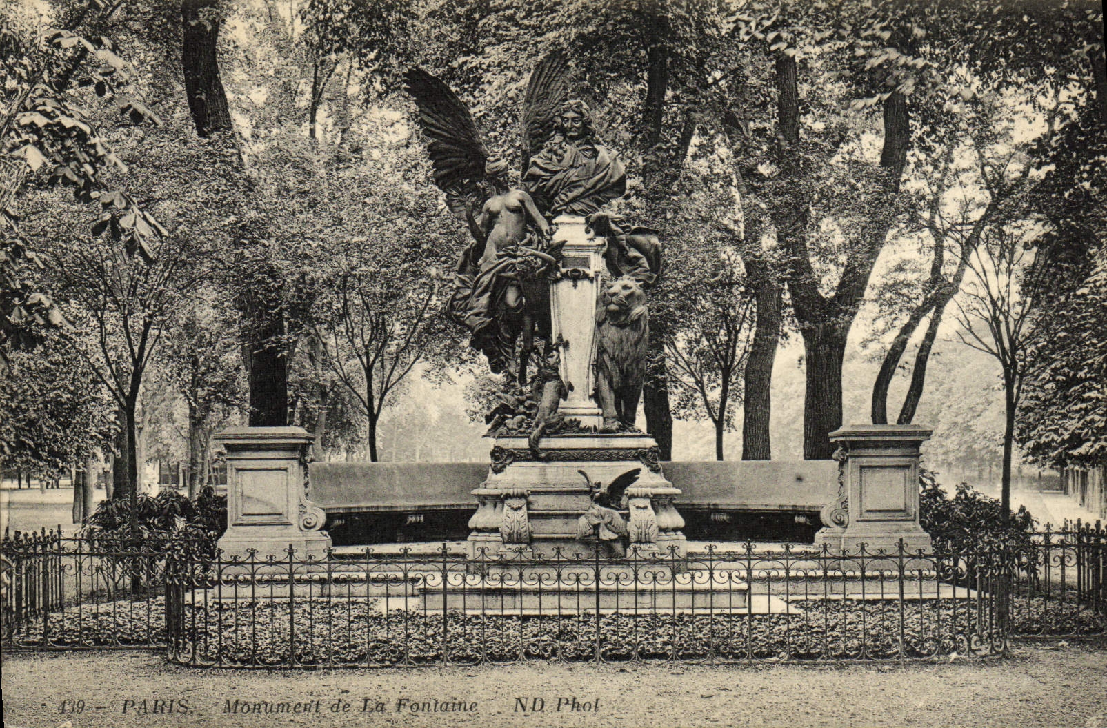 CPA Paris Monument De La Fontaine Moliere Lion