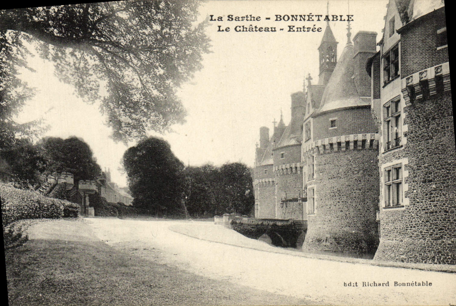 CPA La Sarthe Bonnetable Le Chateau Entree