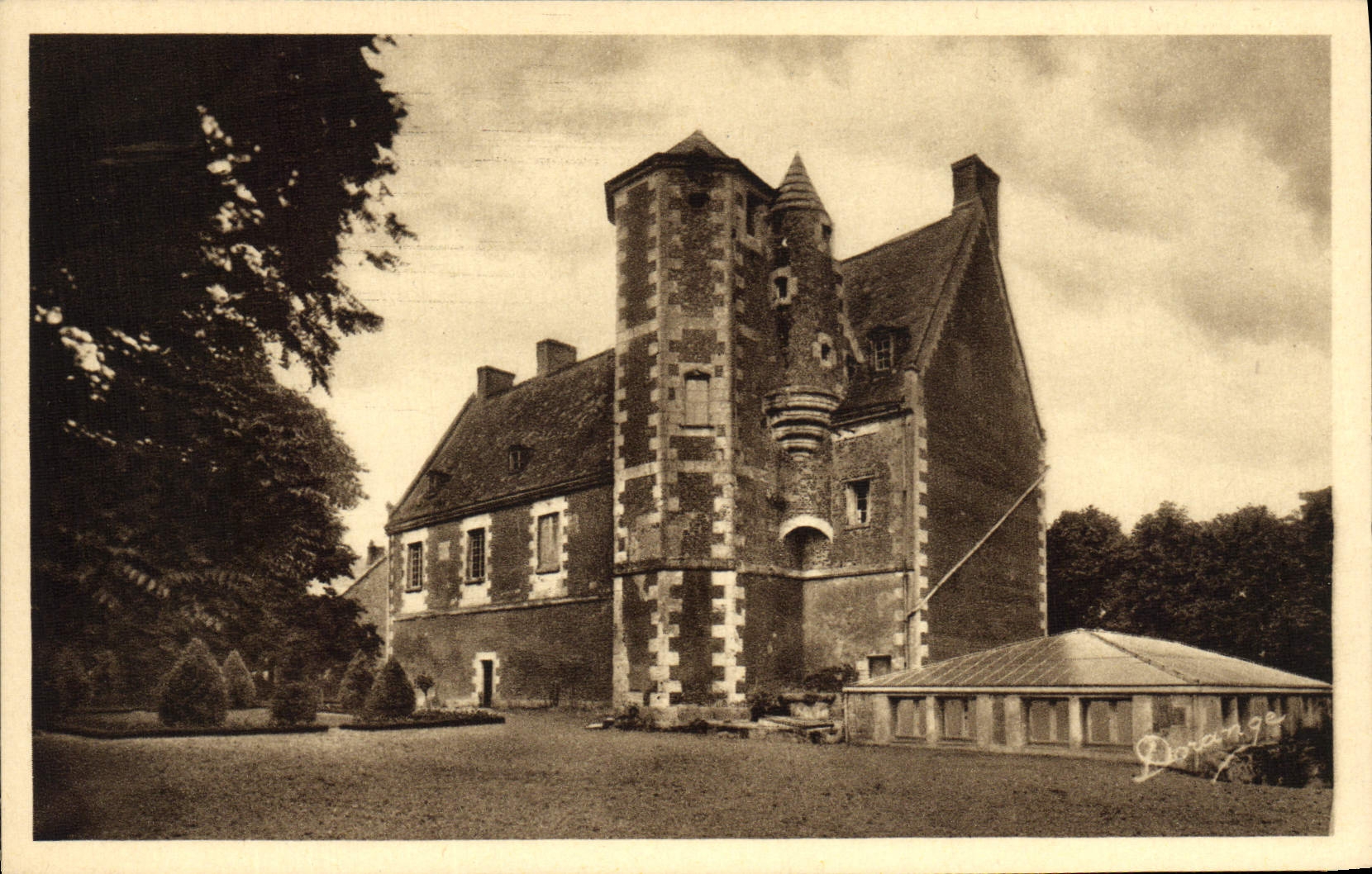 VINTAGE POSTCARD Plessis Tours the Castle Of Louis XI Toyurelle Of the Staircase leading to the royal apartments