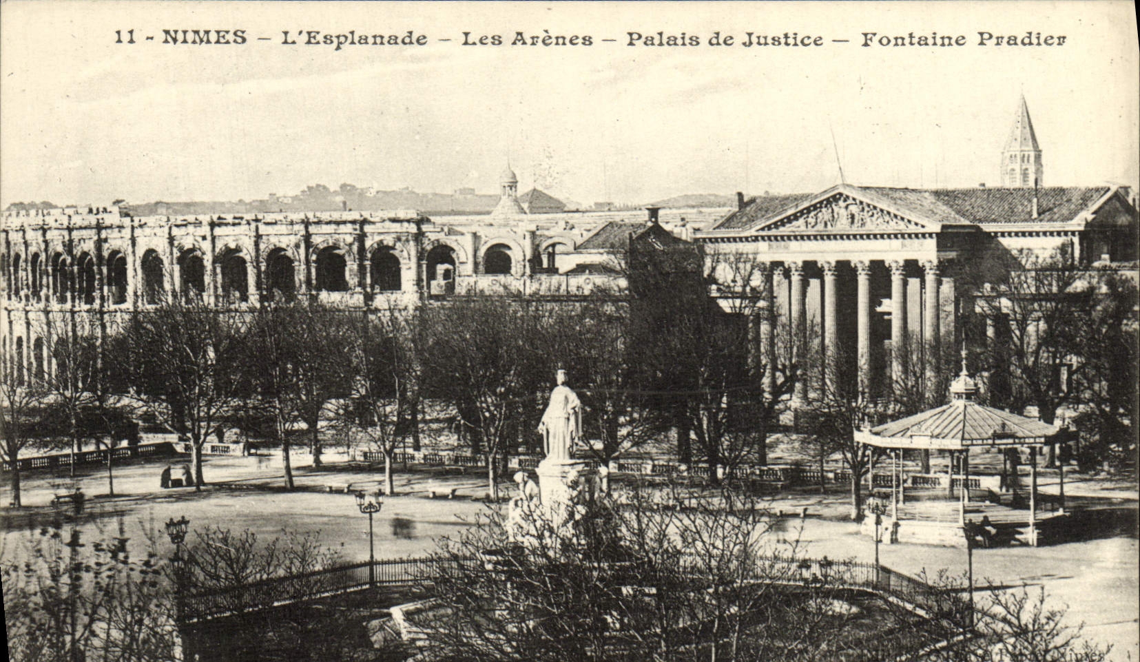 CPA Nimes L'Esplanade Les Arenes Palais De Justice Fontaine Pradier