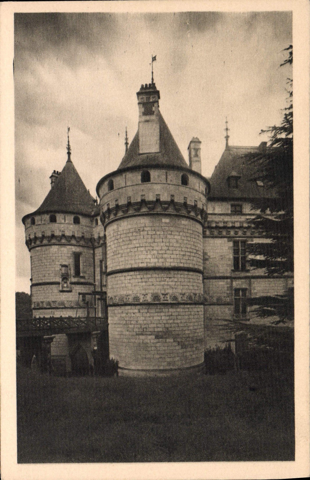CPA Chateau De Chaumont Sur Loire Tours De l'Entree