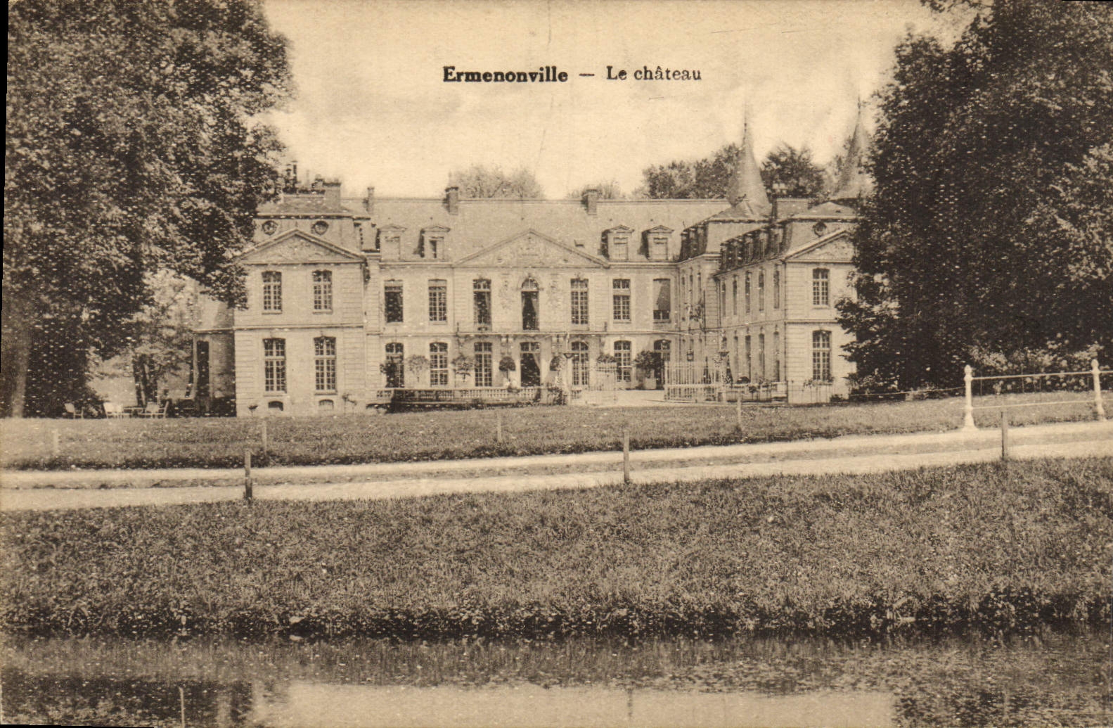 CPA Ermenonville Le Chateau