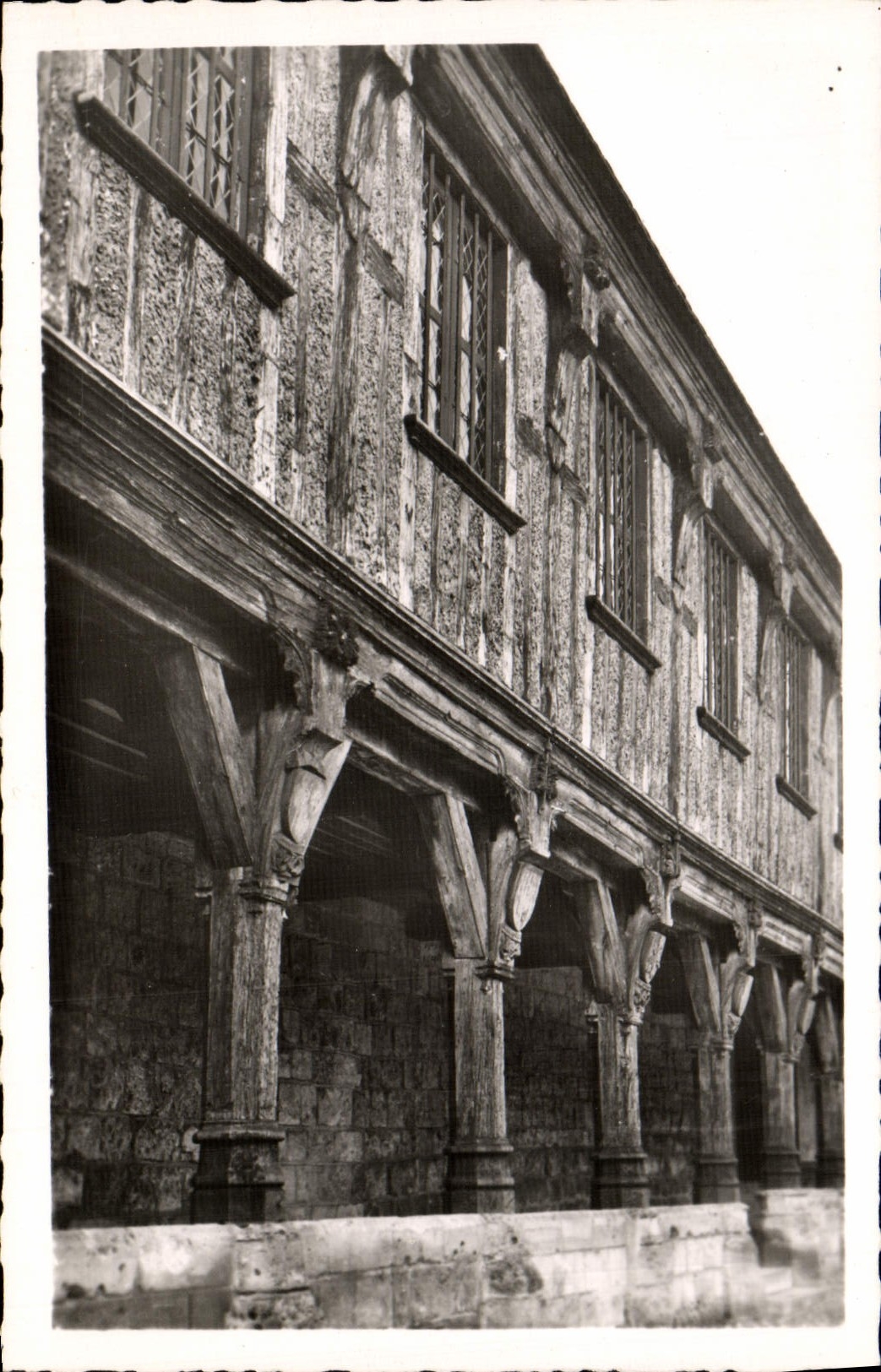 VINTAGE POSTCARD Boundary-line Old Library of the Chapter