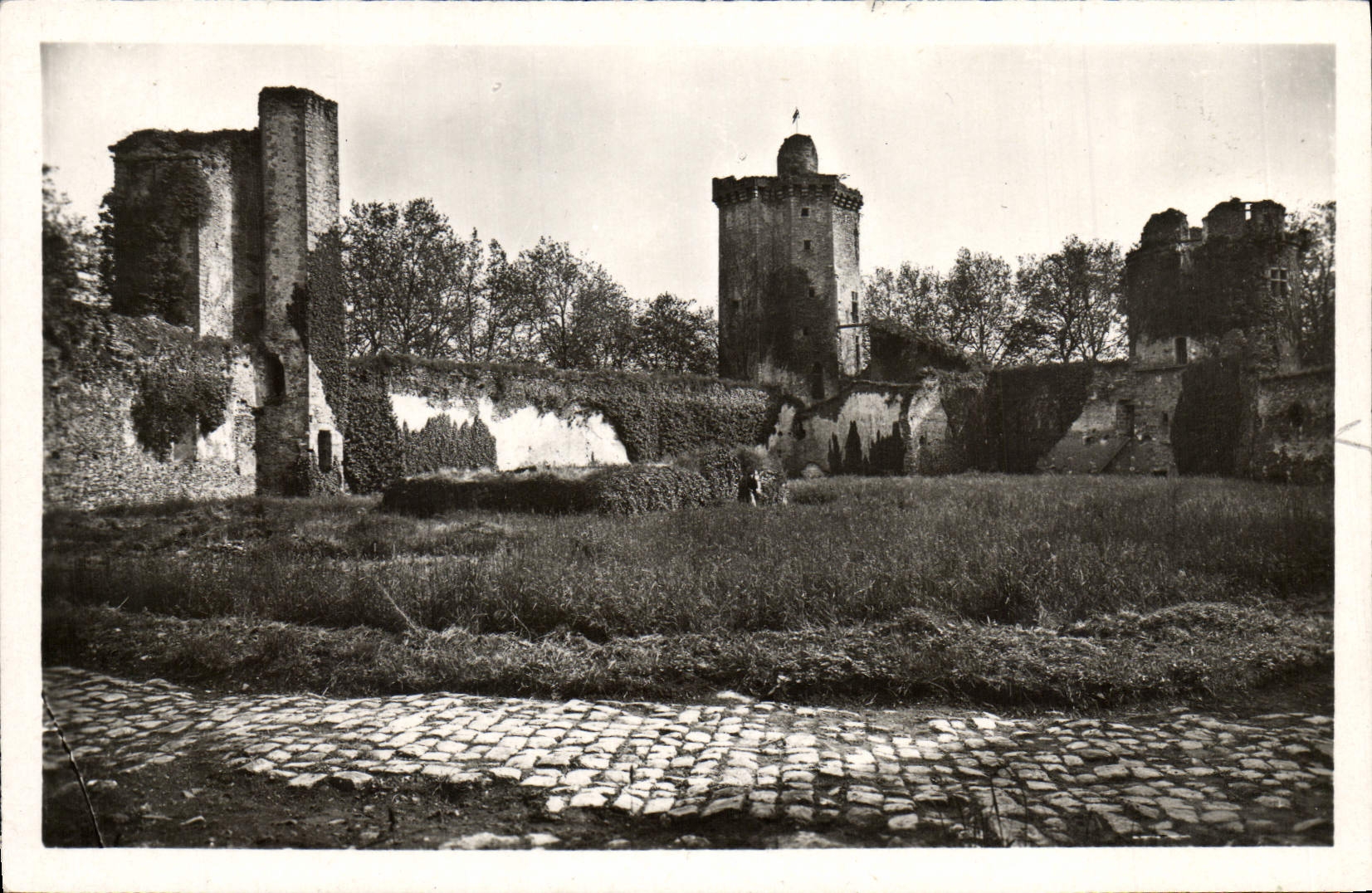 MODERN CARD Blandy Tours the Keep Turn of the guards Turn of the files