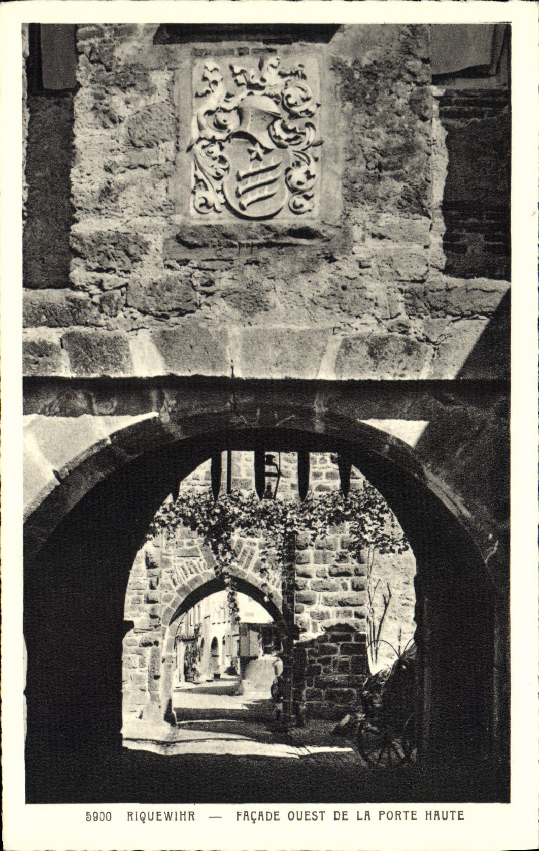 VINTAGE POSTCARD Riquewihr Western Frontage Of the High Gate