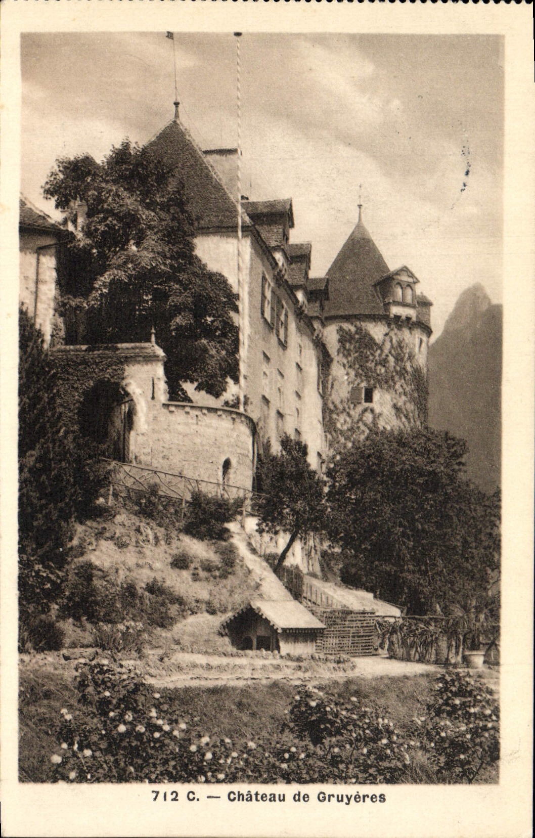 VINTAGE POSTCARD Gruyere Castle