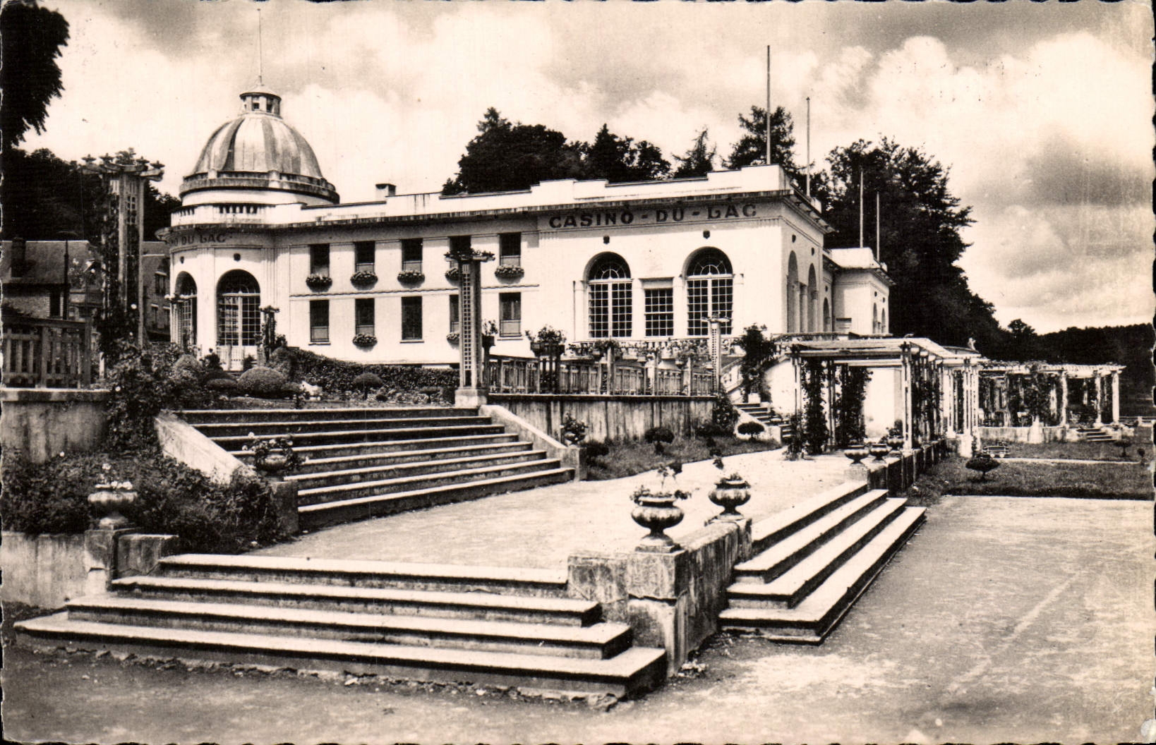 CPM Bagnoles De l'Orne Le casino du lac